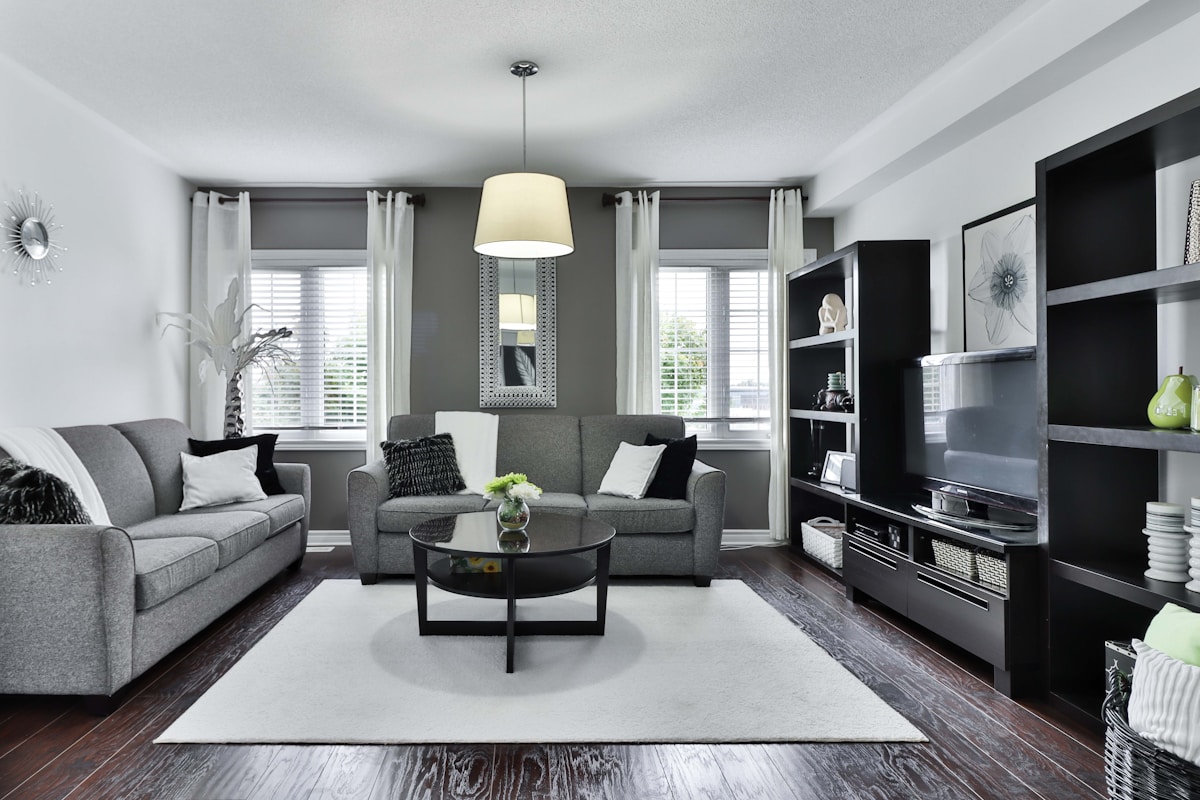 Interior residencial iluminado, imagem ilustrativa